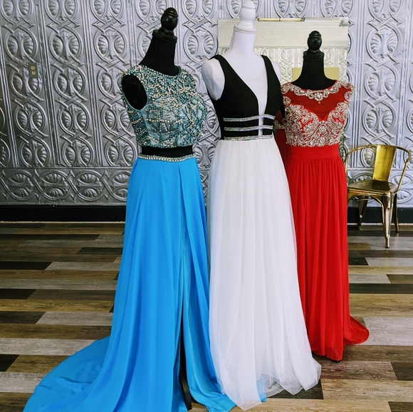 Black & White Plunging Neckline Dress - Picture 2 of 3